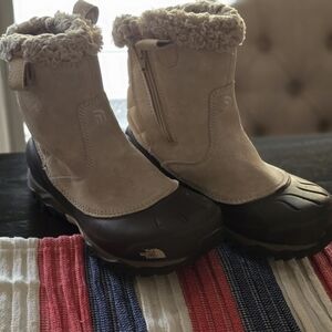 The North Face Women’s Snow Boots Size 7
